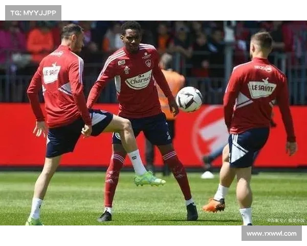 法甲赛场远射惊艳时刻盘点 激战背后的精准与力量